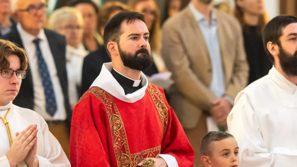 Vadászpilóta, bankár... Remek állásuk volt, mégis a papi hivatást választották 5 Maxence Caputo