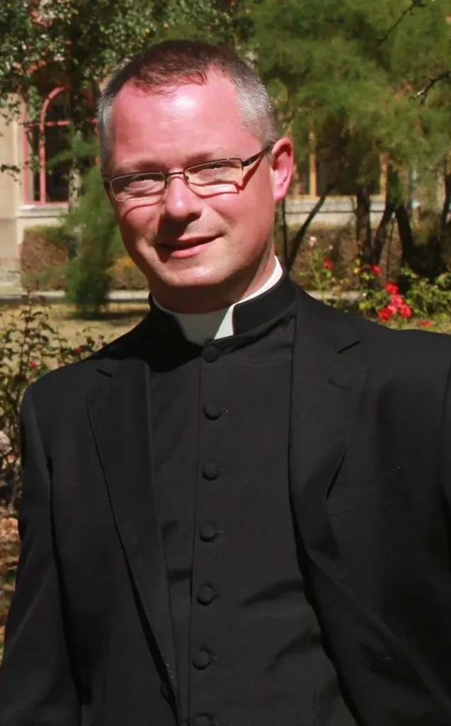 Vadászpilóta, bankár... Remek állásuk volt, mégis a papi hivatást választották 10 Nicolas Harel