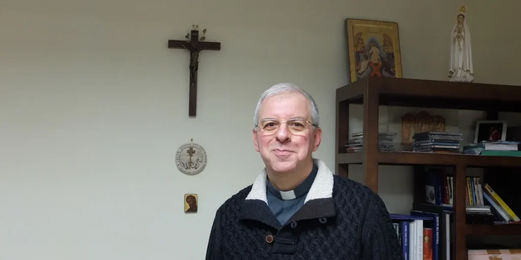 Vadászpilóta, bankár... Remek állásuk volt, mégis a papi hivatást választották 4 Stephane Esclef