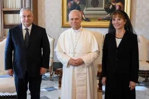 Szívélyes találkozó a Vatikánban: XIV. Leó pápa és Orbán Viktor megbeszélése a családról, fiatalokról és békéről