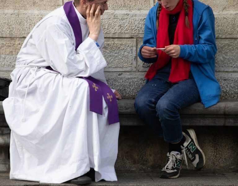 A gyónási titok szentsége nem alku tárgya – közleményt adott ki a Magyar Katolikus Püspöki Konferencia 1 A gyónási titok szentsége nem alku tárgya – közleményt adott ki a Magyar Katolikus Püspöki Konferencia