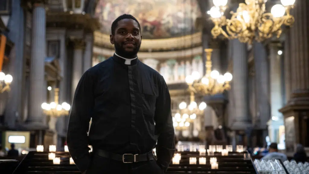 Vadászpilóta, bankár... Remek állásuk volt, mégis a papi hivatást választották 6 jason nioka