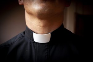 Mi lesz a polgári bíróságon elítélt papokkal?