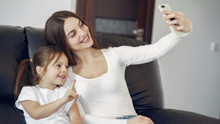 Milyen óvintézkedéseket tegyünk, mielőtt gyermekeink fényképeit közzétennénk a közösségi oldalakon 7 Milyen óvintézkedéseket tegyünk, mielőtt gyermekeink fényképeit közzétennénk a közösségi oldalakon