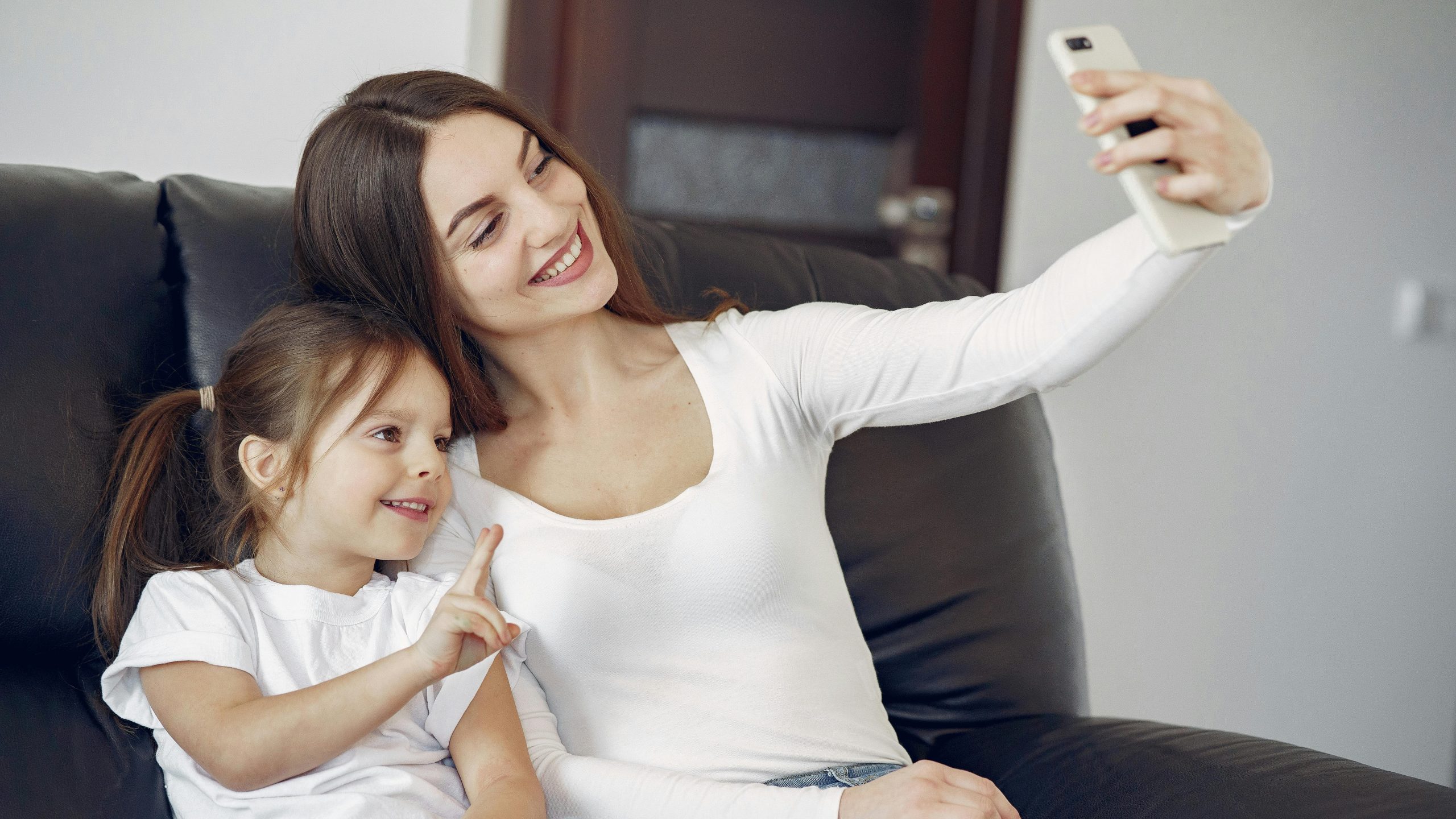Milyen óvintézkedéseket tegyünk, mielőtt gyermekeink fényképeit közzétennénk a közösségi oldalakon 1 pexels gustavo fring 4149008 scaled