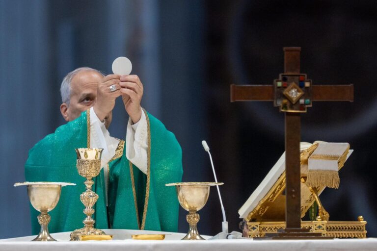 Szegénységünk ellenére Isten örökkévaló szeretettel szeret minket – Leó pápa homíliája 1 Szegénységünk ellenére Isten örökkévaló szeretettel szeret minket – Leó pápa homíliája