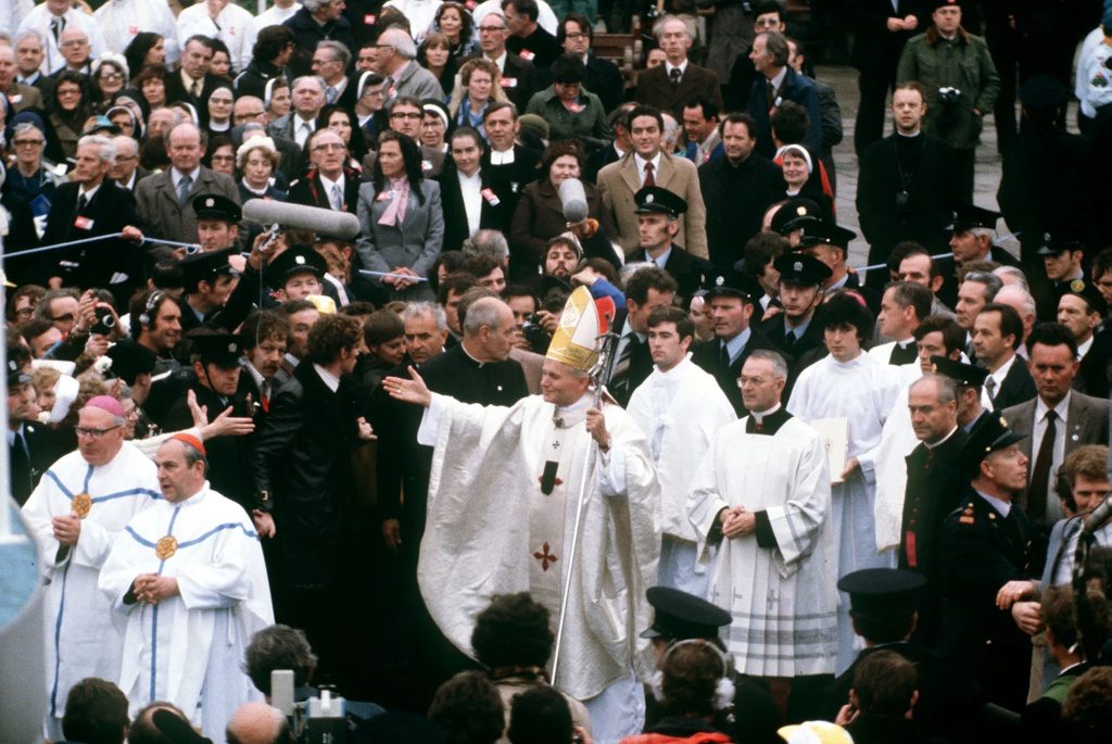 A plébános, aki repülőteret építtetett 2 A plebanos aki repuloteret epittetett 1