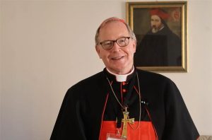 A holland Eijk kardinális véleménye szerint az újraházasodottak csak akkor áldozhatnak, ha önmegtartóztatásban élnek