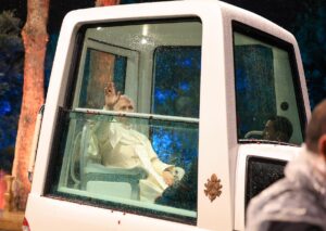 XIV. Leó repülőgépe leszállt Libanonban: hivatalos találkozókkal kezdi programját