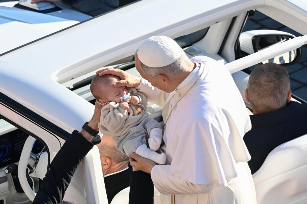 Leó pápa katekézise: Krisztus húsvétja a végső válasz a halálunk kérdésére 3 597865327 1454327780034659 177240584380270497 n