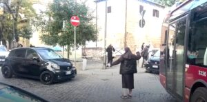 A román futballistából lett szerzetesnő története, aki forgalmat irányított Rómában