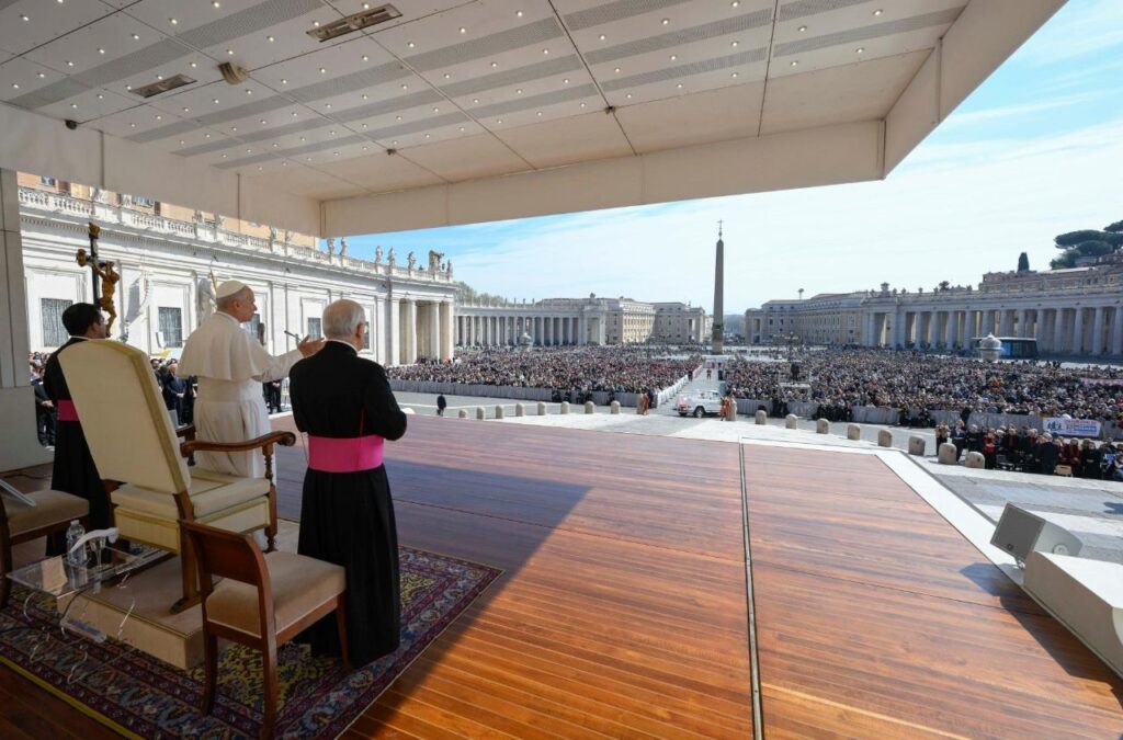 Leó pápa katekézise: A püspökök Isten népét szolgálják és őrzik a hit kincsét 2 655347856 1546256847508418 9079755705963877133 n