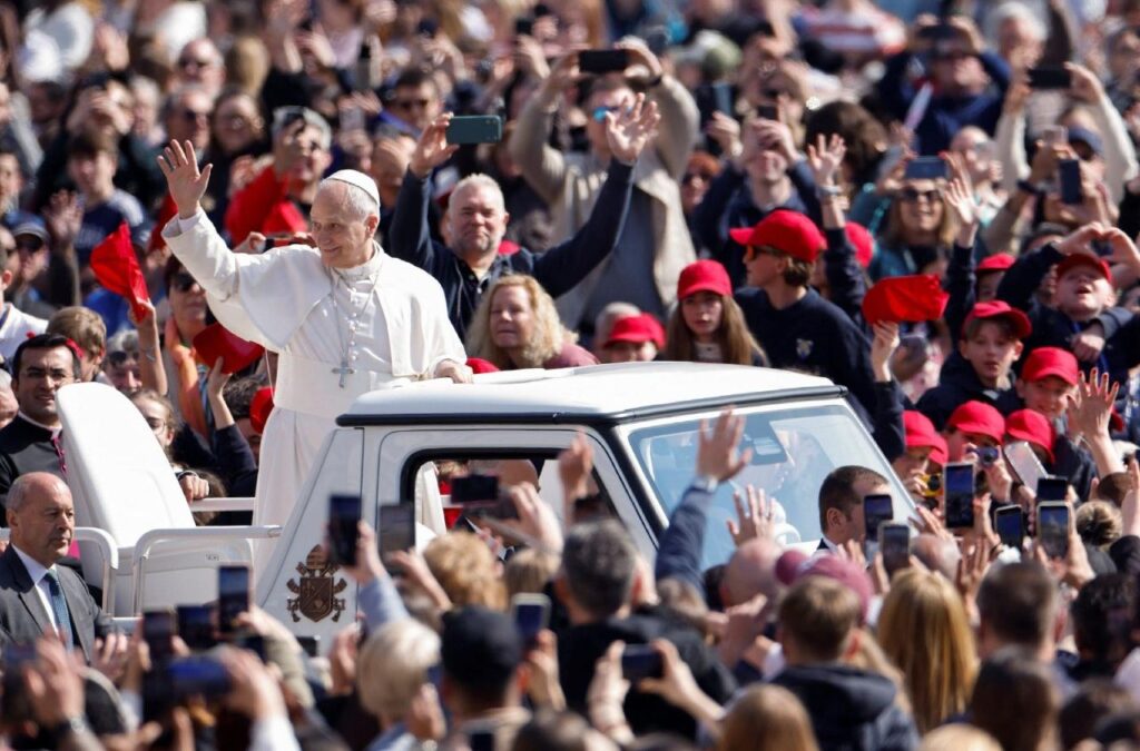 Leó pápa katekézise: A püspökök Isten népét szolgálják és őrzik a hit kincsét 3 657381664 1546256850841751 4150696049081682578 n