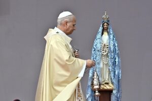 Leó pápa Regina Coeli imája: Hallgassanak el a fegyverek, szülessen béke, Húsvét gyümölcse!