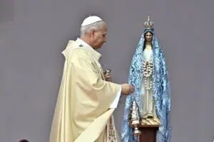 Leó pápa Regina Coeli imája: Hallgassanak el a fegyverek, szülessen béke, Húsvét gyümölcse! 2 Leó pápa Regina Coeli imája: Hallgassanak el a fegyverek, szülessen béke, Húsvét gyümölcse!