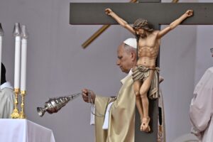 A Szentatya homíliája Luandában: Legyetek éberek, maradjatok hűek az Egyház tanításához!