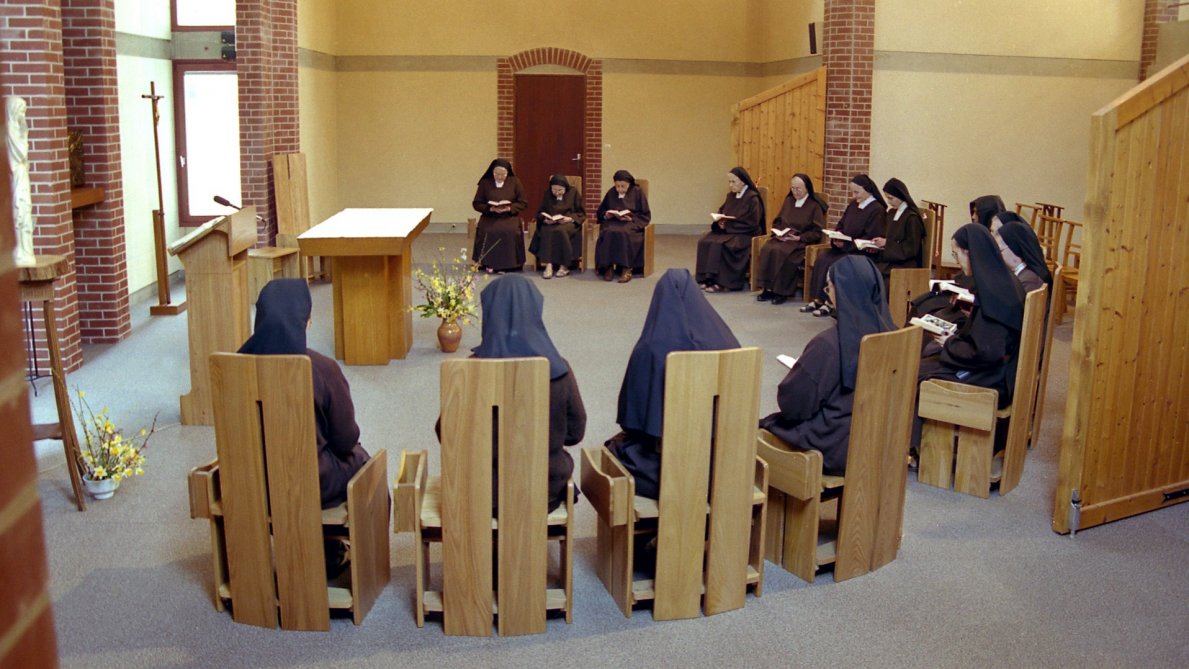 francia karmelita noverek