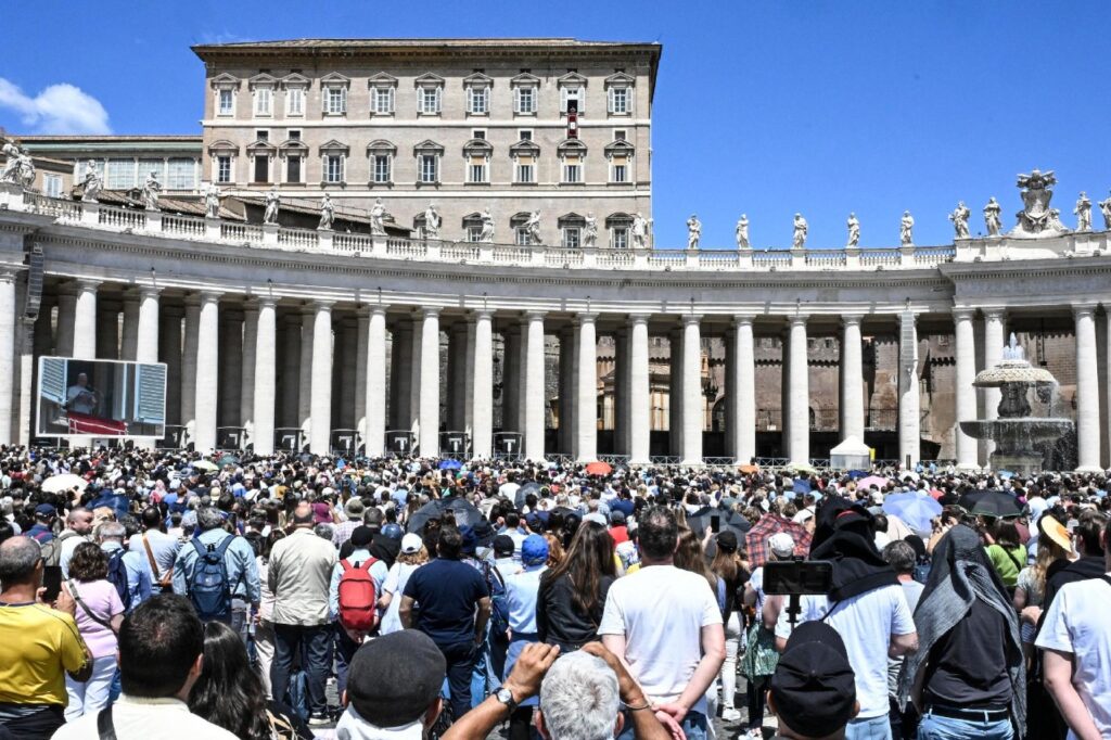 Kérjük a Szentlelket, hogy nyissa ki a még bezárt ajtókat! – Leó pápa Regina Coeli imája 2 705810044 1601125858688183 4293994489882011648 n