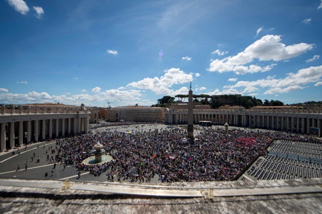Kérjük a Szentlelket, hogy nyissa ki a még bezárt ajtókat! – Leó pápa Regina Coeli imája 3 706417969 1601125768688192 4041182765665482667 n