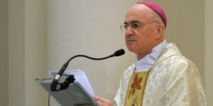 „Kijelentem, hogy nem vagyok szakadár!” – Viganò érsek közzéteszi XIV. Leó pápához írt levelét