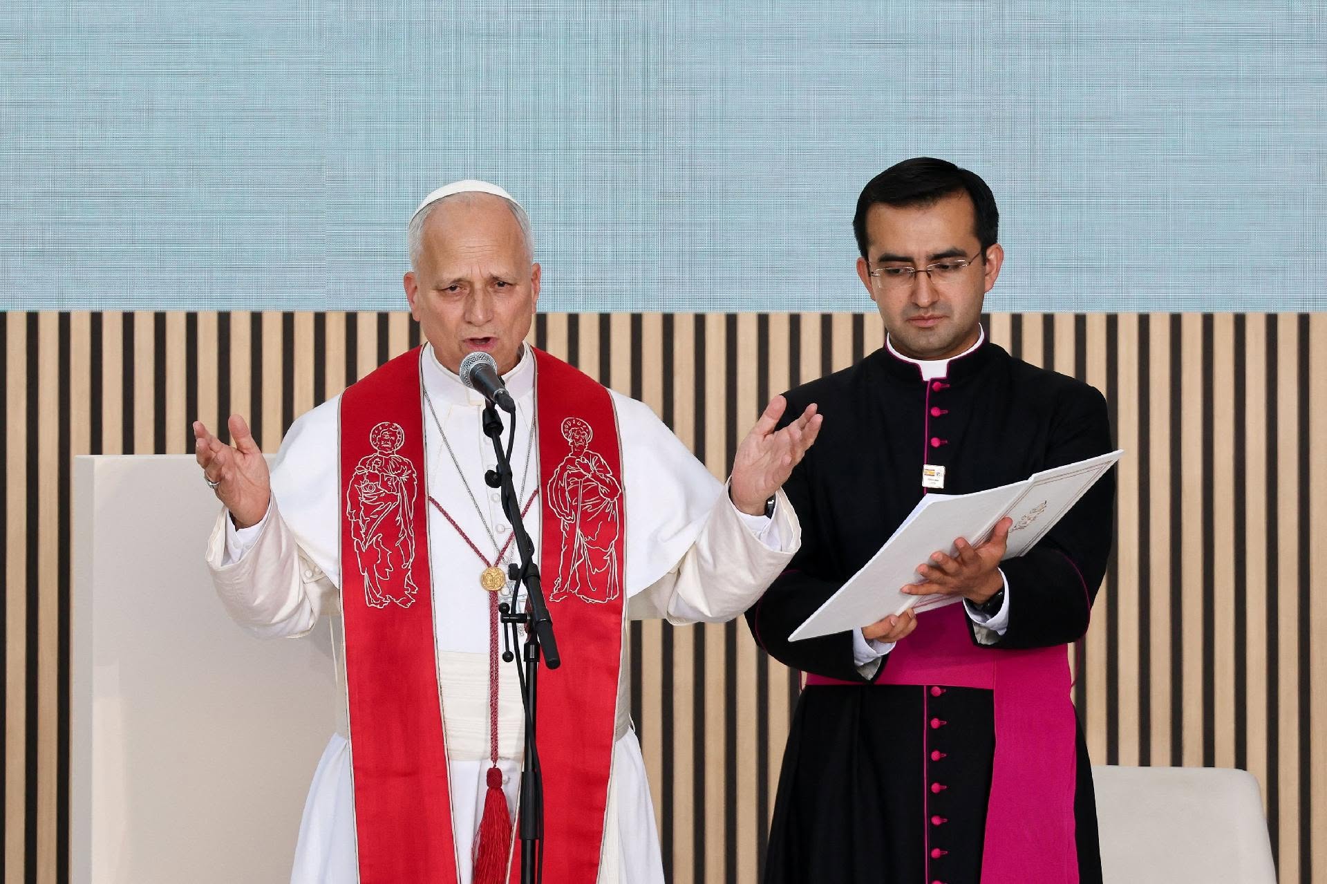 „A szeretet nem tűr halogatást” – XIV. Leó pápa látogatása a madridi szociális központban 1 719524539 1614493957351373 8668111940470360689 n