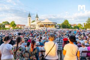 Harminc országból érkeztek zarándokok a medjugorjei Mária-jelenések megünneplésére