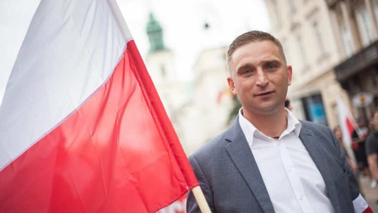 Lengyelország: Elítélték, mert egy templomot védelmezett 1 Robert Bakiewicz