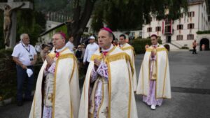 Az FSSPX elutasítja a vatikáni kiközösítést 4 Az FSSPX elutasítja a vatikáni kiközösítést