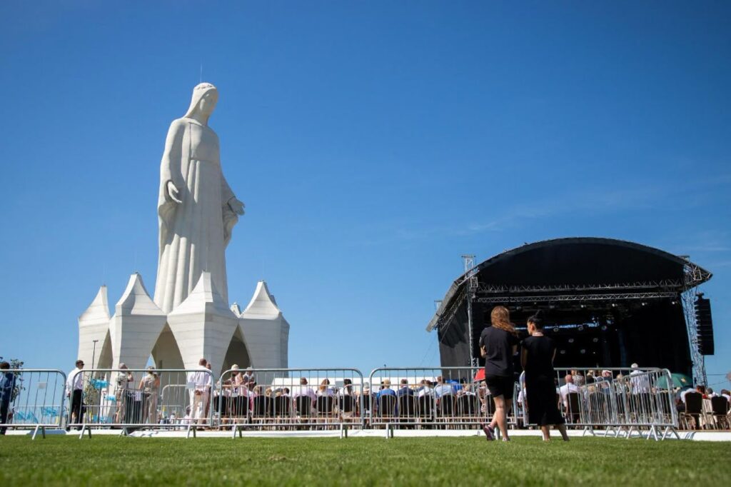 A lengyelek megépítették Európa legmagasabb Szűzanya szobrát 2 lengyel Szuzanya szobor 3