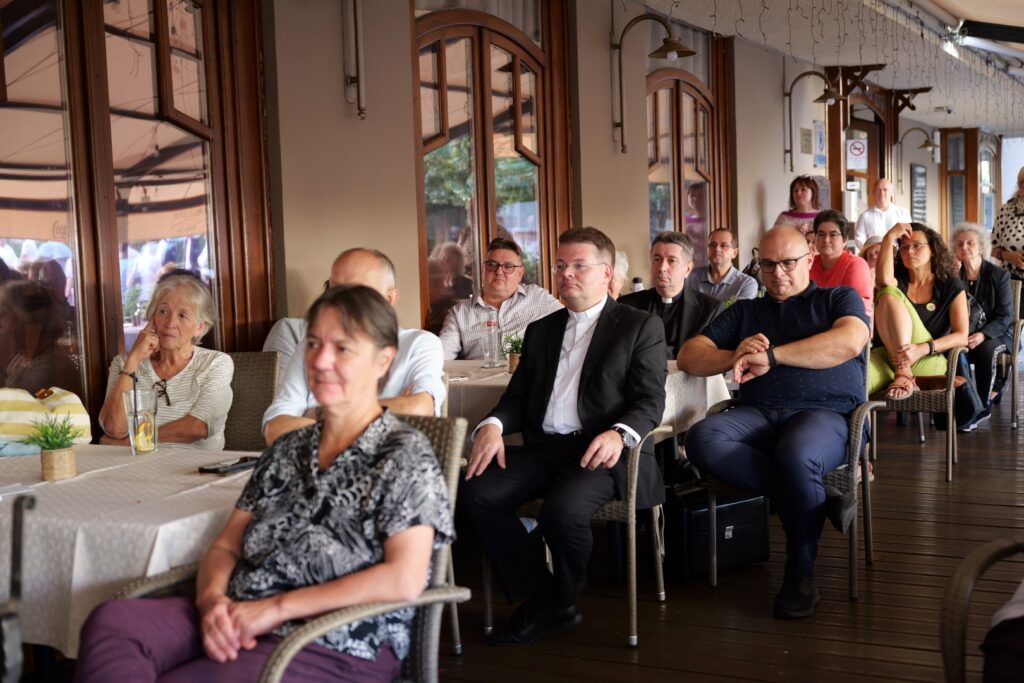 „A vágyam az, hogy Isten igéje minden emberhez jusson el” – Biblia egy év alatt közönségtalálkozó Kaposváron 5 2026.09.18 Kaposvar BIY kozonsegtalalkozo L 37 Nagy