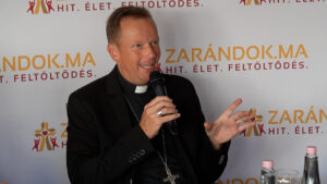 „A vágyam az, hogy Isten igéje minden emberhez jusson el” – Biblia egy év alatt közönségtalálkozó Kaposváron 1 „A vágyam az, hogy Isten igéje minden emberhez jusson el” – Biblia egy év alatt közönségtalálkozó Kaposváron