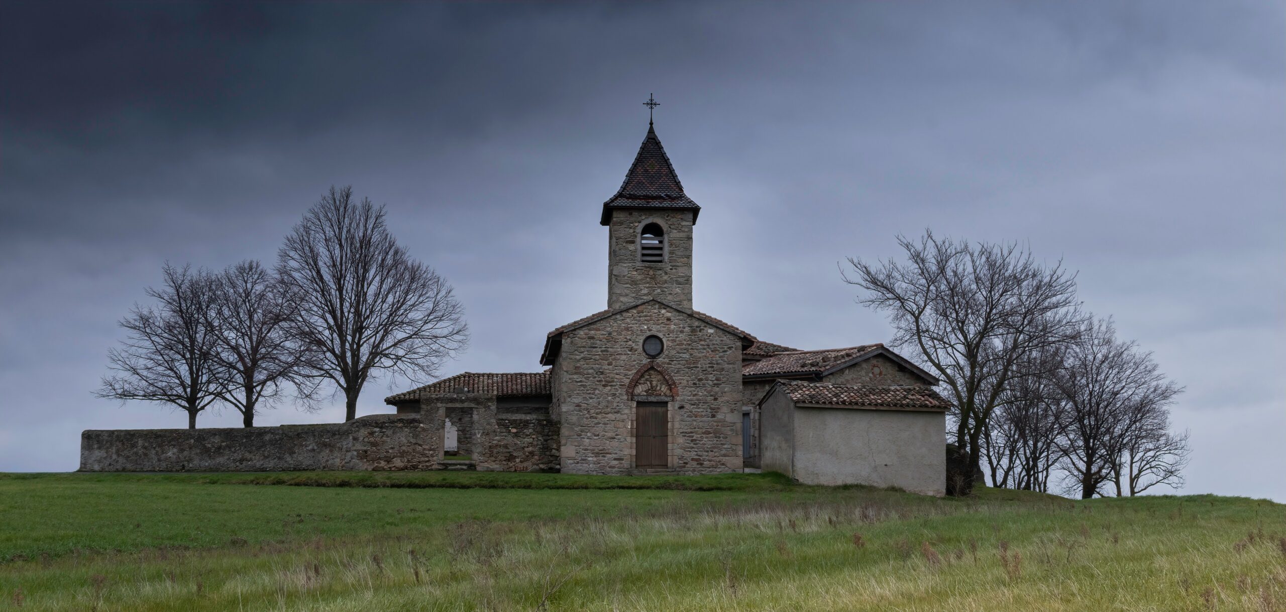A katolicizmus összeomlása Franciaországban. Egy megdöbbentő jelentés. 1 le sixieme reve WVjZp6XZzVE unsplash scaled