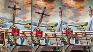 Tragédia a szentmisén: rázuhant egy hatalmas feszület az oltárnál szolgáló papra Ecuadorban 1 Tragédia a szentmisén: rázuhant egy hatalmas feszület az oltárnál szolgáló papra Ecuadorban