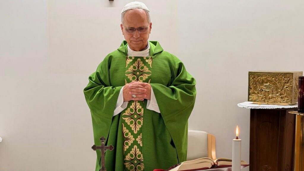 Folyamatosan javul Leó pápa állapota – Szentmisét mutatott be a Gemelli-kórház dolgozóinak 2 XIV Leo papa a korhazban 1016 2