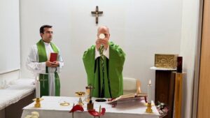 Folyamatosan javul Leó pápa állapota – Szentmisét mutatott be a Gemelli-kórház dolgozóinak 2 XIV Leo papa a korhazban 1016